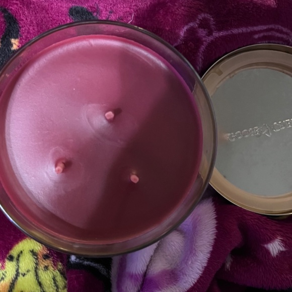 Goose Creek Christmas Magic 3 wick candle - Picture 3 of 3